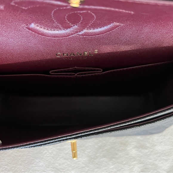 Chanel Medium Classic - Black and Gold - Picture 11 of 12